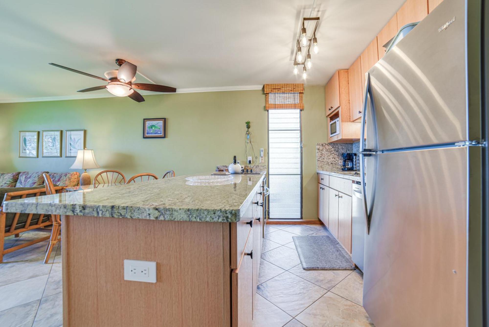 Apartment Beachside Vacation With Stunning Views!